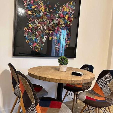 Cozy Apartment At Gazi Square アテネ エクステリア 写真