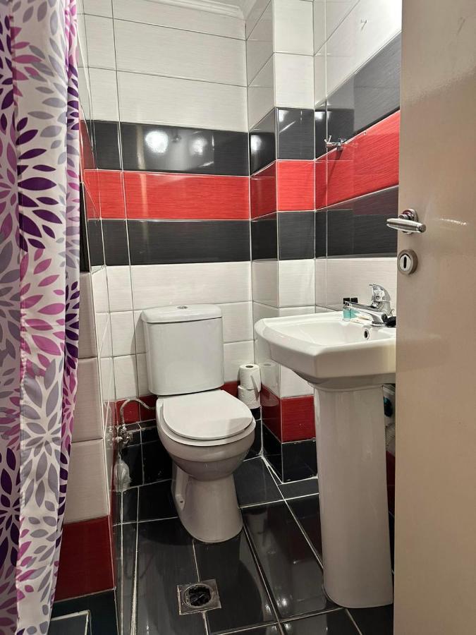 Cozy Apartment At Gazi Square アテネ エクステリア 写真